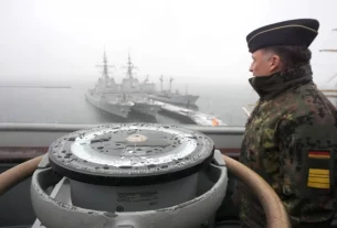 Іспанський військово-морський корабель у гавані військово-морської бази в Кілі, Німеччина.