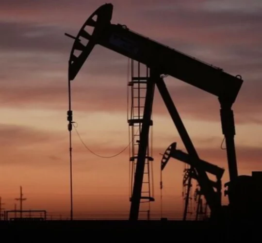 Нафтова свердловина з видобутку сирої нафти