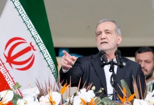 У неділю вранці, коли атаки по всій Перській затоці продовжуються, Пезешкіан заявив, що його суботні зауваження були неправильно витлумачені «ворогом, який прагне посіяти розбрат із сусідами»