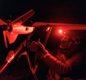 запуск безпілотника уночі