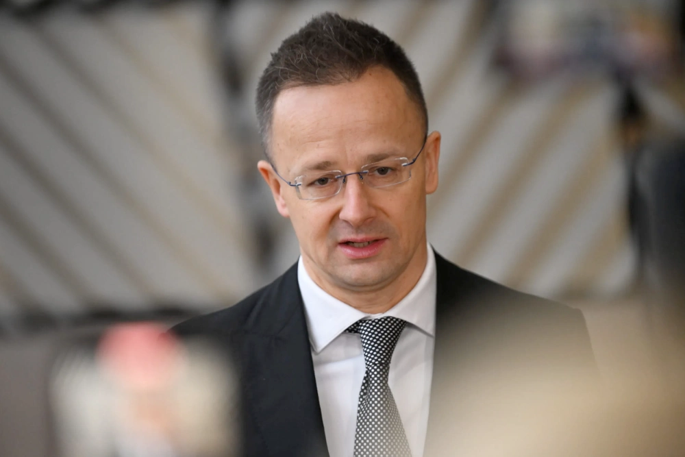 Міністр закордонних справ Угорщини Петер Сійярто звертається до ЗМІ напередодні засідання Ради закордонних справ ЄС у Брюсселі, Бельгія, 23 лютого 2026 року