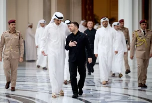 Президент України Володимир Зеленський у суботу відвідав Катар, де зустрівся з еміром Тамімом бін Хамадом Аль Тані