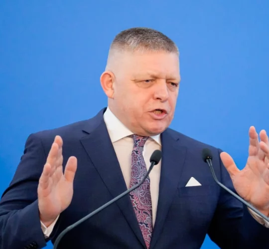 Згідно з висновками звіту, уряд Роберта Фіцо у Словаччині підірвав верховенство права в усіх сферах, зокрема у сфері правосуддя та свободи ЗМІ