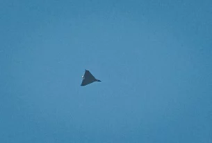 іранський дрон типу шахед у небі