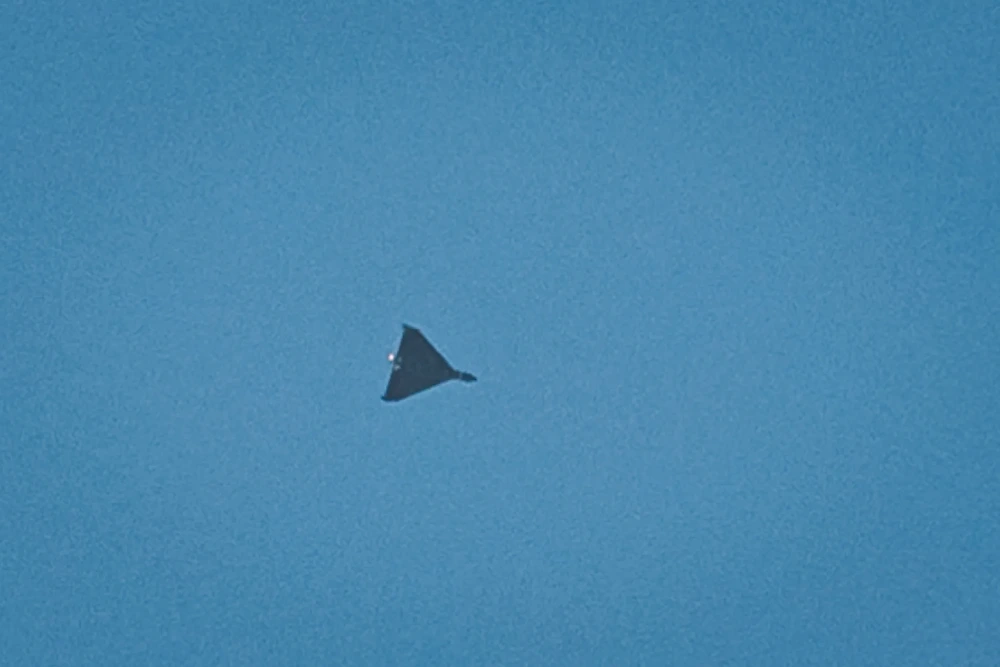 іранський дрон типу шахед у небі