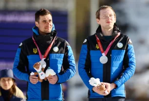 Паралімпійські ігри Milano Cortina 2026 - парабіатлон - Церемонія перемоги серед чоловіків з порушенням зору - Tesero Cross-Country Ski Stadium, Лаго, Італія - 8 березня 2026 року.