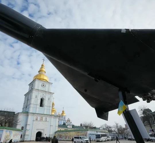 виставка військової техніки на михайлівській площі у центрі києва