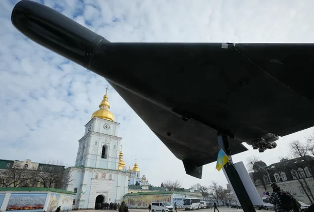 виставка військової техніки на михайлівській площі у центрі києва