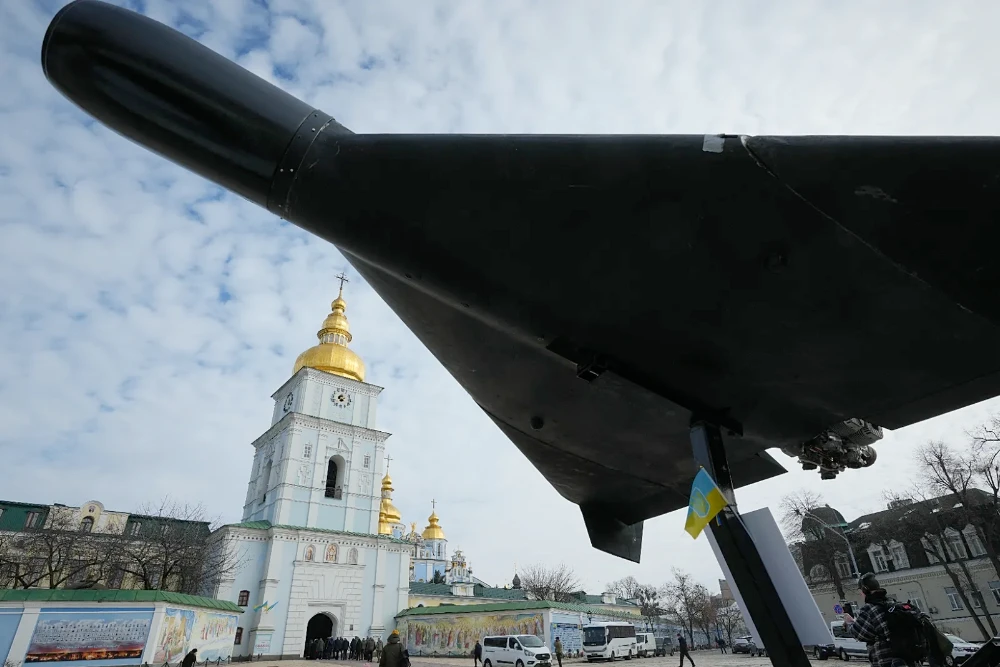 виставка військової техніки на михайлівській площі у центрі києва