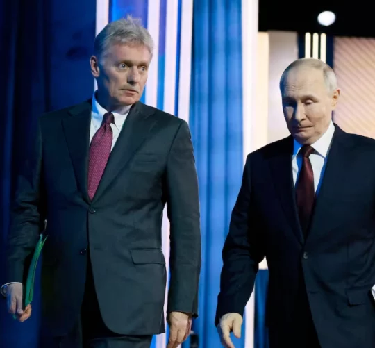 Президент Росії Володимир Путін та речник Кремля Дмитро Пєсков