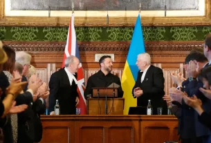 Володимир Зеленський виступив перед депутатами у будівлі парламенту