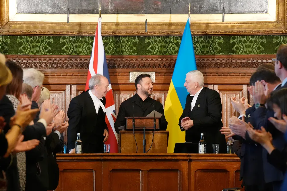 Володимир Зеленський виступив перед депутатами у будівлі парламенту