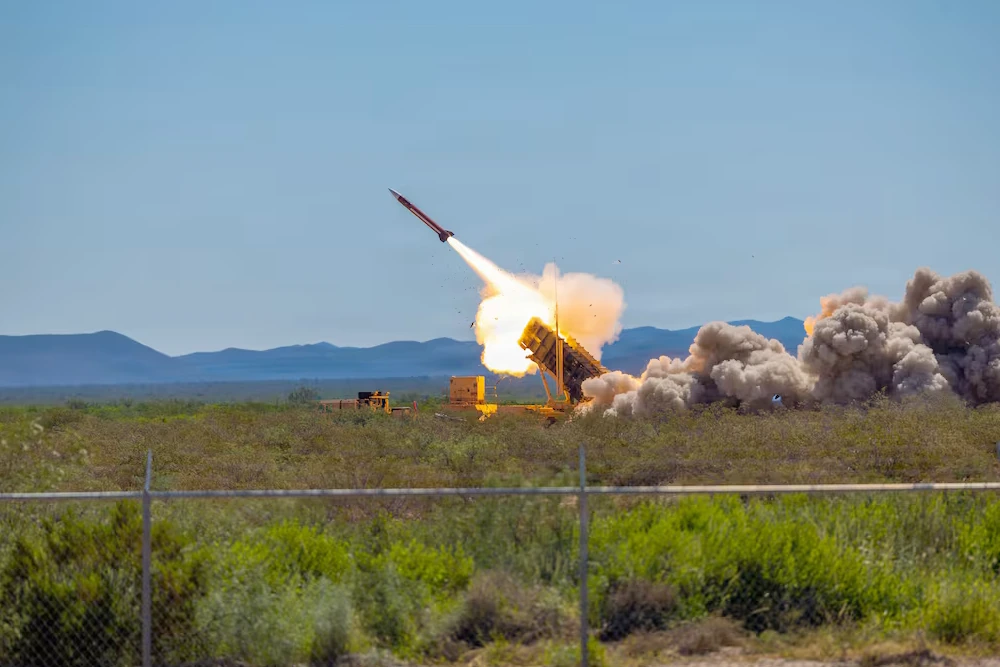 23 серпня 2025 року американські військові проводять навчання з бойових стрільб з ракетних комплексів «Патріот» на полігоні Макгрегор поблизу Форт-Блісс, штат Техас