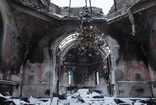 зруйнована церква після російських атак