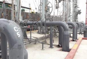 нафтопереробний завод