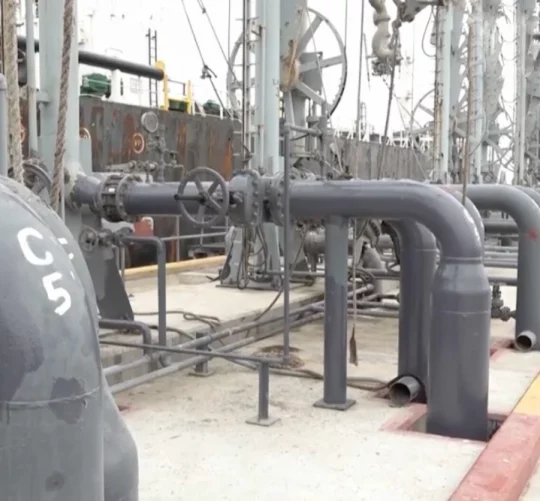 нафтопереробний завод