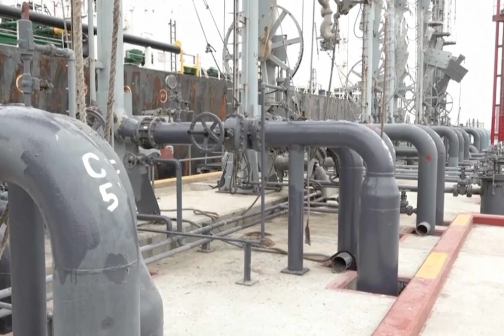 нафтопереробний завод