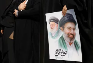 зображення нового верховного лідера Ірану Моджтаби Хаменеї