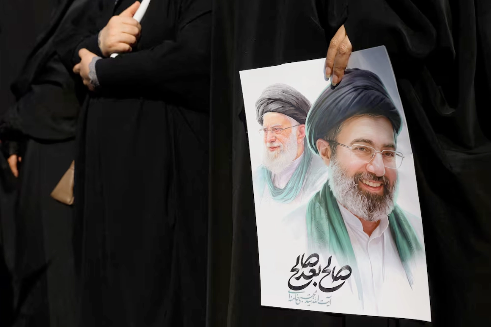 зображення нового верховного лідера Ірану Моджтаби Хаменеї