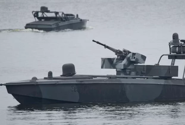 швидкісний безпілотний військовий катер