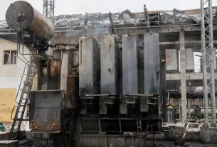 Електропідстанція, пошкоджена нещодавнім ударом російського дрона та ракети під час російської атаки на Україну, в Одесі, Україна, 18 лютого 2026 року