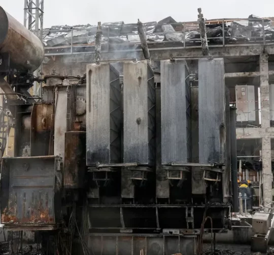 Електропідстанція, пошкоджена нещодавнім ударом російського дрона та ракети під час російської атаки на Україну, в Одесі, Україна, 18 лютого 2026 року