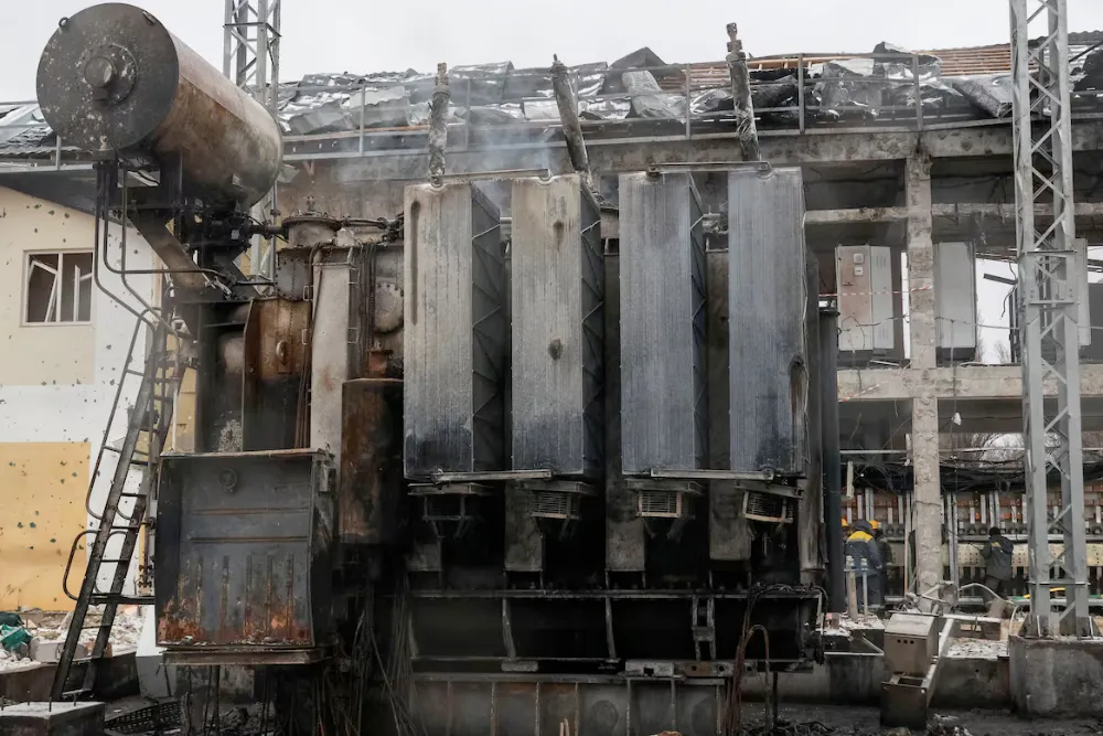 Електропідстанція, пошкоджена нещодавнім ударом російського дрона та ракети під час російської атаки на Україну, в Одесі, Україна, 18 лютого 2026 року