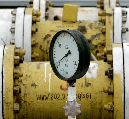 На виробничій станції трубопроводу «Дружба» у Бродах, що за 460 км, манометр показує тиск, близький до нуля