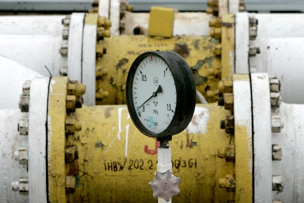 На виробничій станції трубопроводу «Дружба» у Бродах, що за 460 км, манометр показує тиск, близький до нуля
