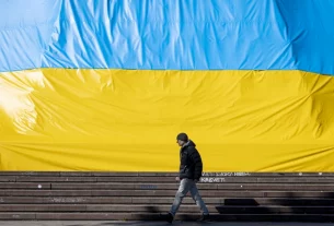 Український прапор як символ підтримки раніше майорів у празькій Летні