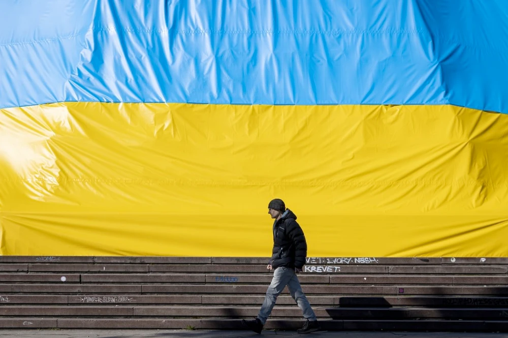 Український прапор як символ підтримки раніше майорів у празькій Летні