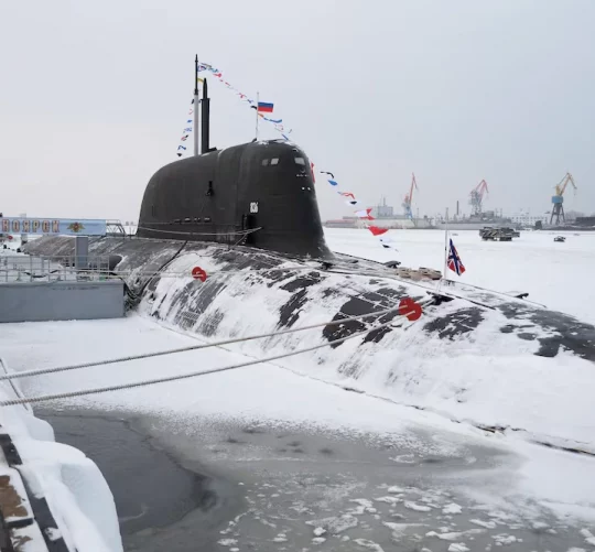 атомний підводний човен «Красноярськ» у арктичному порту Северодвінськ 11 грудня 2023 року