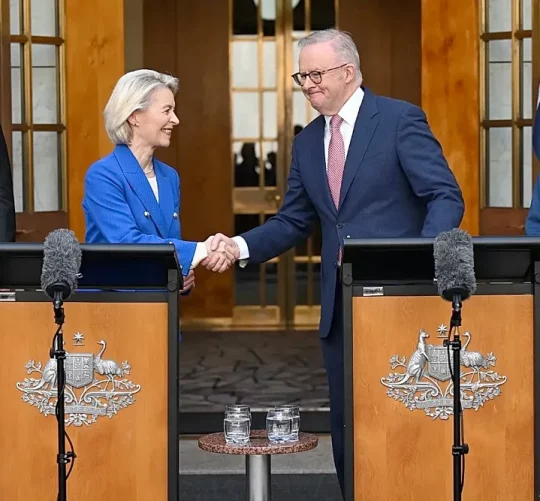 Голова Європейської комісії Урсула фон дер Ляєн та прем'єр-міністр Австралії Ентоні Альбанезе