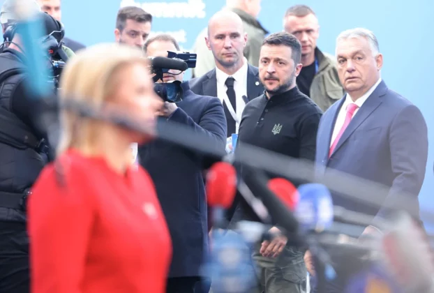 Володимир Зеленський та Віктор Орбан йдуть поруч