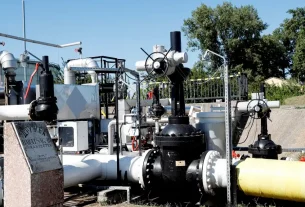 Приймальна станція нафтопроводу «Дружба» між Угорщиною та Росією на Дунайському нафтопереробному заводі угорської групи MOL у Сажаломбатті, Угорщина