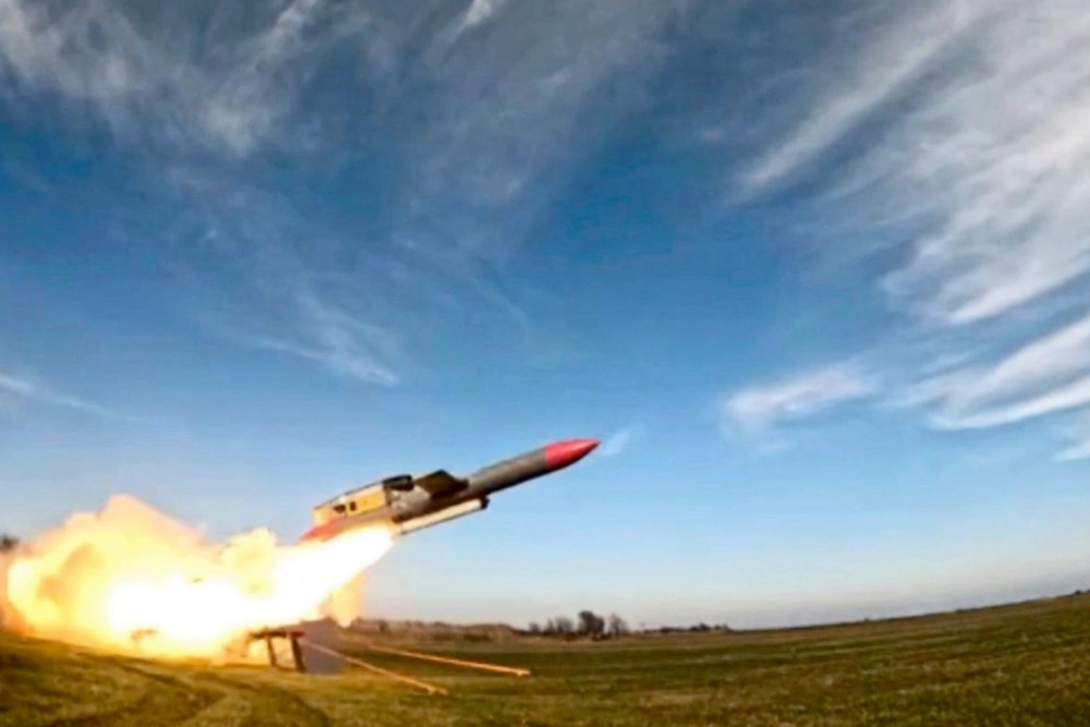 За словами виробника, яскравий колір пояснюється виробничим дефектом. Звідси й назва «Фламінго»