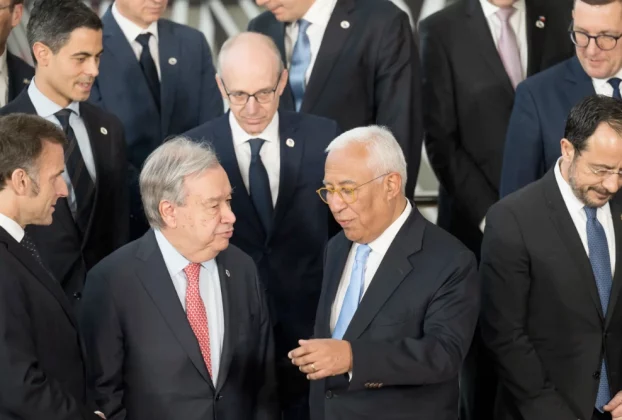 Лідери ЄС разом із Генеральним секретарем ООН Антоніу Гутеррешем перед сімейним фото на засіданні Європейської ради в Брюсселі 19 березня 2026 року