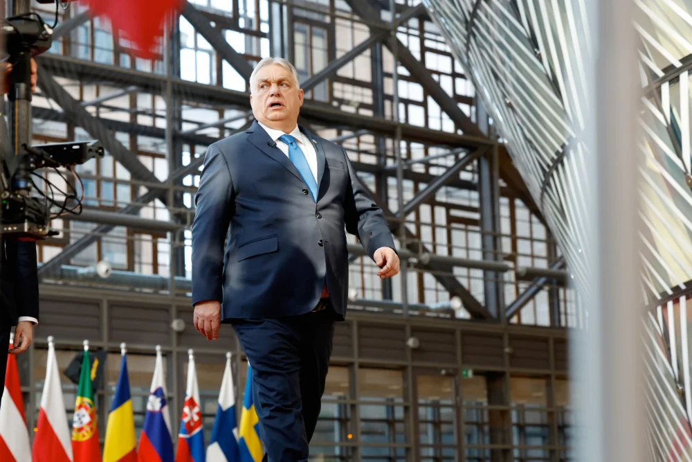 Прем'єр-міністр Угорщини Віктор Орбан прибуває на саміт ЄС до будівлі Європейської ради в Брюсселі, четвер, 19 березня 2026 року