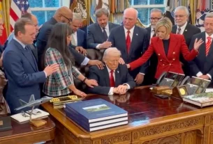 спільна молитва у білому домі над Трампом