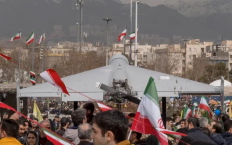 Іранський дрон на виставці під відкритим немоб у Ірані