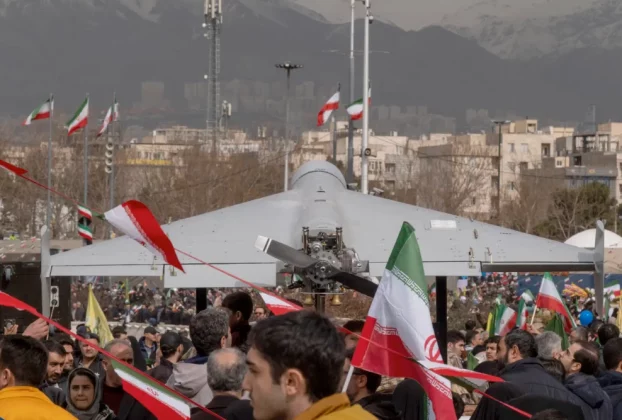 Іранський дрон на виставці під відкритим немоб у Ірані