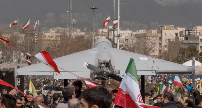 Іранський дрон на виставці під відкритим немоб у Ірані