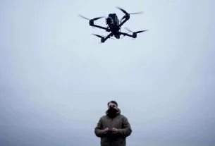 військовослужбовець керує дроном FPV компанії «General Cherry» на полігоні в Україні