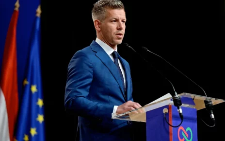 Мадяр на прес-конференції в понеділок. Він пообіцяв працювати над створенням «вільної, європейської, добре функціонуючої та співчутливої Угорщини».