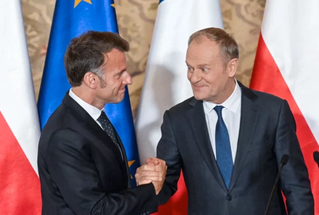 Президент Франції Еммануель Макрон (ліворуч) та прем'єр-міністр Польщі Дональд Туск на прес-конференції в Гданську, Польща, 20 квітня 2026 року