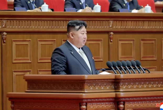 Кім Чин Ин виступає на кафедрі