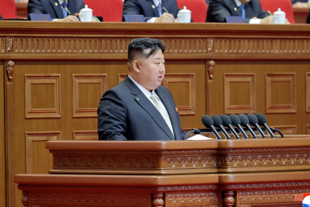 Кім Чин Ин виступає на кафедрі