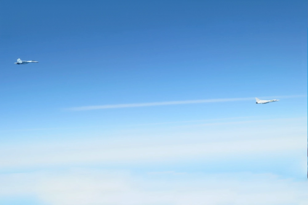 два російські винищувача над Балтійським морем