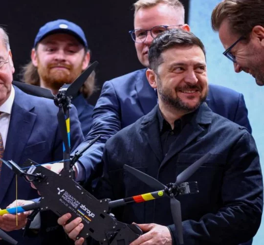 Міністр оборони Німеччини Борис Пісторіус (ліворуч) та президент України Володимир Зеленський