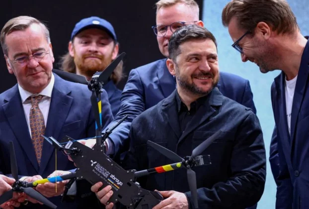 Міністр оборони Німеччини Борис Пісторіус (ліворуч) та президент України Володимир Зеленський